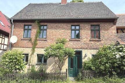 Einfamilienhaus in Tultewitz - 75.000,00&nbsp;EUR Kaufpreis, ca.&nbsp; 70,00&nbsp;m&sup2;&nbsp;Wohnfl&auml;che in Naumburg (Saale) (PLZ: 06628) Tultewitz