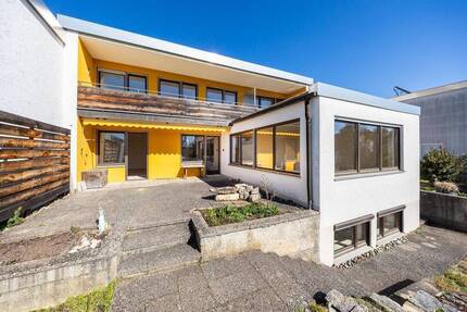 Weitläufiges EFH im Bauhausstil mit Einliegerwohnung, Einzelgarage & traumhaftem Garten in Freising.