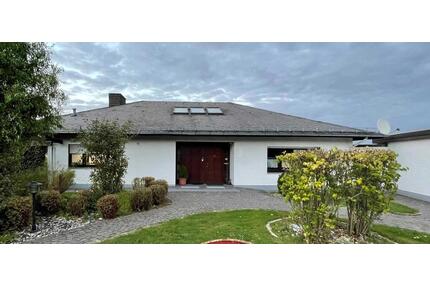 Großzügige 5-Zimmer-Wohnung mit 1.500 m² Garten in Battenberg - Battenberg (Eder)