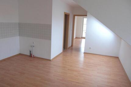 2-Zimmer-Dachgeschosswohnung mit zwei Balkonen & Stell - Osterhofen