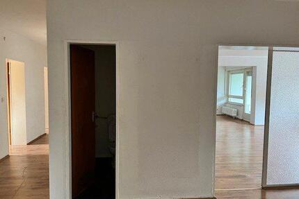 133 qm große 4 ZKB EG Wohnung mit 2 Balkonen und stufenloser Zugang in Kassel am Klinikum - Nähe Uni ( KS-MBS50b-ER )