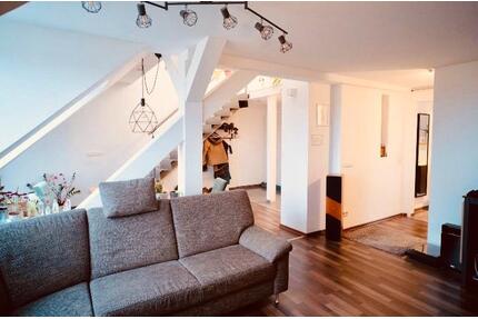 Lichtdurchflutete Maisonettewohnung mit französischem Balkon - Nürnberg Rabus