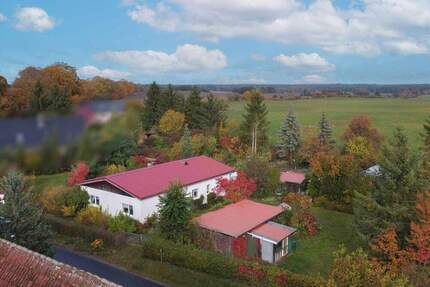 Naturgenuss: Einfamilienhaus im Bungalowstil mit großem Gartengrundstück in Feldrandlage - Mirow Qualzow