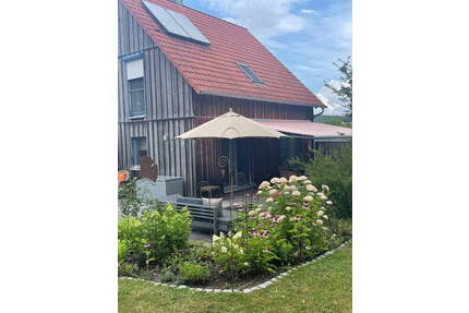 Freistehendes Wohlfühlhaus in Holzständerbauweise mit großer Scheune und Traumgarten - Wilhelmsdorf Oberalbach