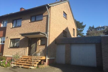 Einfamilienhaus mit unterkellerter Garage in GV-Neuenhausen - Grevenbroich