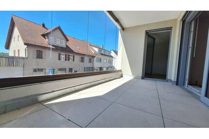 Einfach einziehen: Erstbezug, Aufzug, EBK, Glas-Loggia & maximale Effizienz durch PV-Speicher - Vaihingen an der Enz