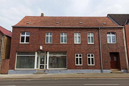 Gewerbe mit Wohnung 150m2 EG - 900,00&nbsp;EUR Kaltmiete, ca.&nbsp; 150,00&nbsp;m&sup2; in Goldberg (PLZ: 19399)