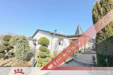 Mediterraner Bungalow mit Panorama-Terrasse, Gartenidylle & Garage - Pellingen