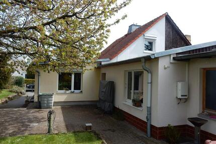 Schöne Doppelhaushälfte in gutem Zustand mit großem Garten - Leipzig Nordost