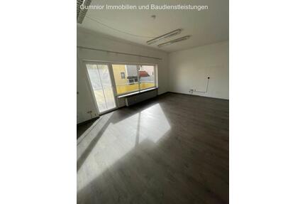 4 - Raumwohnung mit 1 Duschbadezimmer und Küche ** PLUS Balkon und Kaminofenanschluss - Neustadt an der Waldnaab