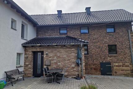 Bauernhof (Wohnhaus saniert, Scheune, Obstbaumwiese) bei Nideggen