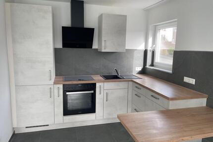 Kernsanierte 2 ZKB mit neuer Einbauküche im Erdgeschoss - Pirmasens