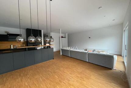 Geschmackvolle Wohnung mit fünf Zimmern sowie Balkonterrasse - Sinsheim