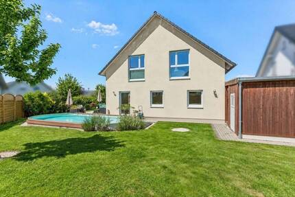 Modernes, energieeffizientes Wohnhaus LWWP + Photovoltaik mit Pool und Carport, Nähe Bad Honnef