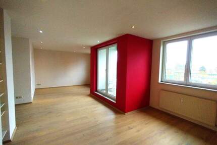 Kleine Penthauswohnung mit sonniger Dachterrasse - Nürnberg Neuröthenbach