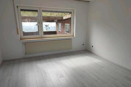 Frisch renoviert! 45 m² mit Garage, großer Essküche & Terrasse - Westoverledingen
