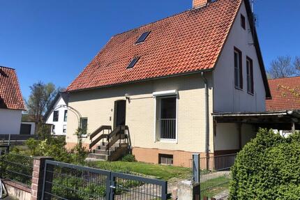 Einfamilienhaus mit Garage, Carport, Garten, - Bovenden