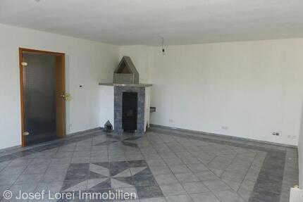 Maisonettenwohnung in Doppelhaushälfte mit Terrasse, Balkonen u. Kaminofen - Hünfeld