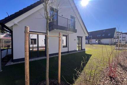 NEUBAU-Doppelhaushälfte mit wohnlichem Souterrainbereich und sonnigem Süd-West-Garten - München Feldmoching-Hasenbergl