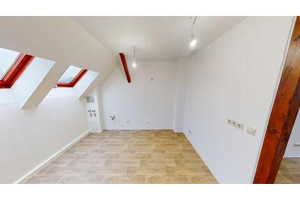 Charmante Dachgeschosswohnung mit großem Wohn-Essbereich - Chemnitz Altendorf