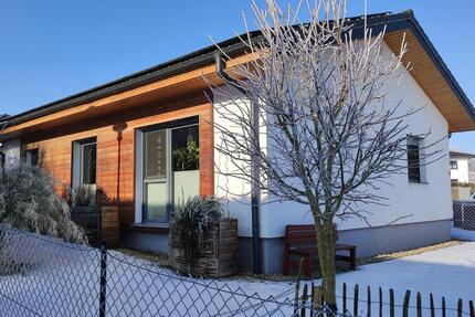 Bungalow mit angelegtem Grundstück, Carport u Fasssauna - Mallersdorf-Pfaffenberg