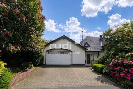 Haus zum Kaufen in Ruppichteroth 340.000,00 € 296 m²
