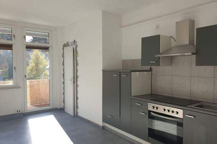 Idividuell Wohnen mit Einbauküch im Altbau Charme mit Balkon - Lauter-Bernsbach