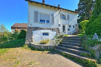 Charmantes Einfamilienhaus mit großem Grundstück in ruhiger Lage von Gaggenau-Hummelberg