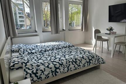 ZWISCHENMIETE [15 Juli- 31 August] Köln, Innenstadt