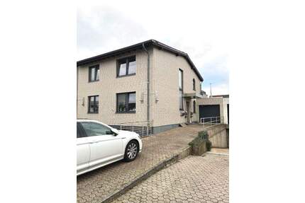 200 m² Eigentümerwohnung + 3 Mieteinheiten, Garage, Wintergarten uvm. - Düren Niederau