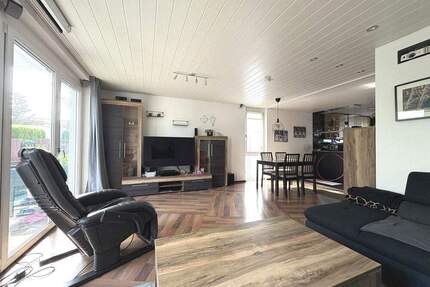 Neuwertige Doppelhaushälfte - ideal für die Familie - Steinenbronn