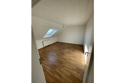 *Provisionsfrei* 3-Zimmer Wohnung in kleiner Wohneinheit + Garage - Hockenheim