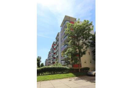 Wohngenuss mit großem Eckbalkon, Aufzug und Fenster in Küche & Bad. Nachmieter gesucht. - Gera Lusan
