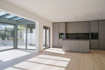 Haus zum Mieten in Leipzig 2.300,00 € 154 m²