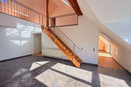 ** Großzügige Maisonette mit Gartenanteil in sonniger, gehobener Lage ** - Fürth Dambach