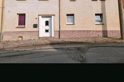 Haus zu verkaufen - 45.000,00&nbsp;EUR Kaufpreis, ca.&nbsp; 124,00&nbsp;m&sup2; in Vogtei (PLZ: 99986)