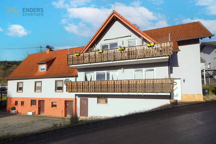 Schöne 3 ZKB DG-Wohnung mit Garten, Balkon und Garage in Flußbach