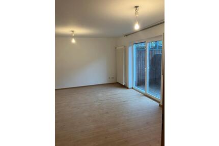40m2, direkt an der UNI, Warmmiete, Garage, EBK, Terrasse - Homburg