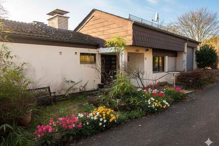 Wohnen im Wald-Panorama: Lichtdurchflutetes Architekten-Juwel in Partenstein