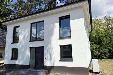 Haus zum Kaufen in Brandenburg - Blankenfelde-Mahlow 940.000,00 € 153 m²