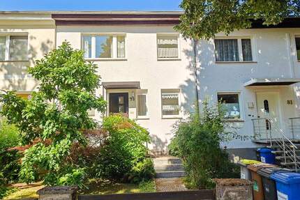 Magdeburg Ottersleben | Reihenmittelhaus mit 5 Zimmern, Terrasse und kleinem Garten