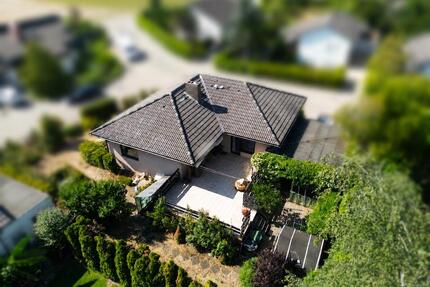 Bungalow mit Einliegerwohnung und Schwimmbad - Lambsheim