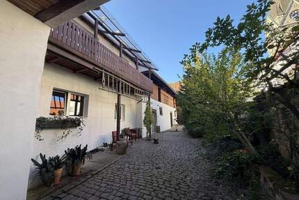 EFH mit neuer Heizung und Wärmepumpe, Holz-Paneelen & 870 m² Grundstück!!! - Steinweiler