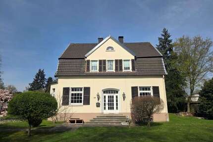 Haus zum Mieten in Voerde 1.695,00 € 226 m²