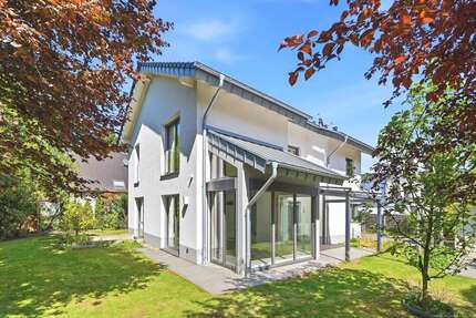 Haus zum Kaufen in Krefeld 1.080.000,00 € 270.53 m²