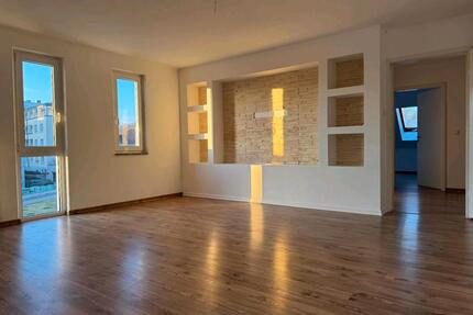 4-Zi DG-Wohnung + Spitzboden + TG in Schwandorf