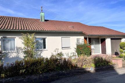 Freistehendes Einfamilienhaus mit Garage und schönem Garten - Spaichingen