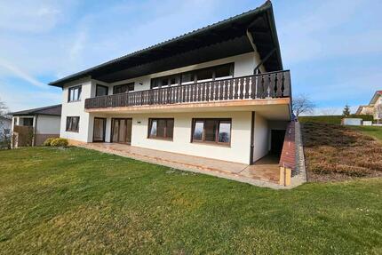 Großzügige, lichtdurchflutete Wohnung in Aldersbach zu vermieten