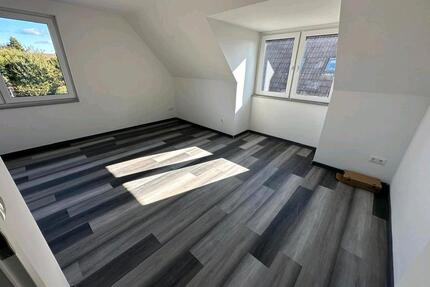 2-Zimmer-Dachgeschosswohnung zu vermieten - Heide