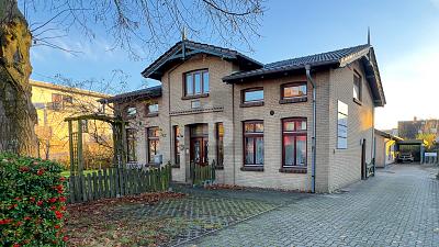 CHARAKTERHAUS MIT SEPARATEM KUTSCHERHAUS - Wankendorf